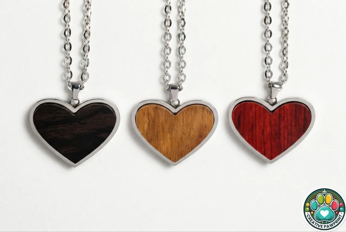 Corazon estilos Heart-Shaped Wood Pendant Necklace with Stainless Steel Frame
